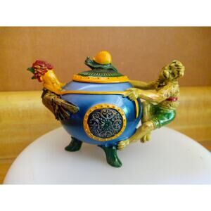 Nini Rooster, Monkey, Snail Teapot